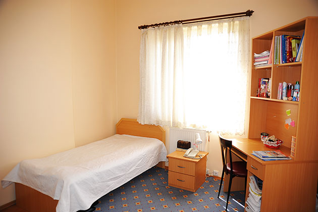 5 allergens and triggers that could be hiding in your college dorm room2